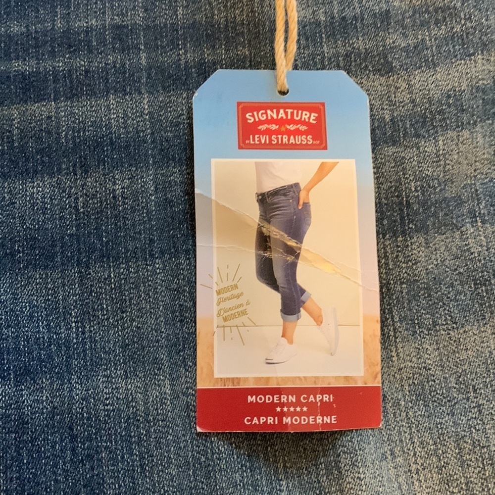 NWT LEVI’S SIGNATURE Denim Jean Capri Size 28
